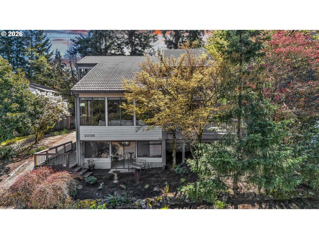 2005 CARRIAGE Way, West Linn, OR 97068