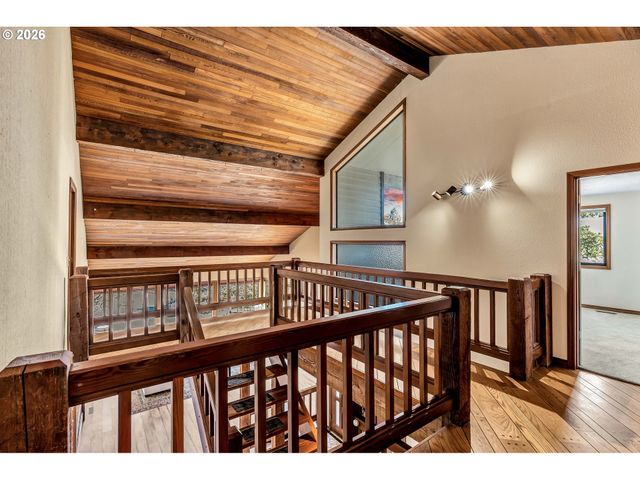 2005 CARRIAGE Way, West Linn, OR 97068