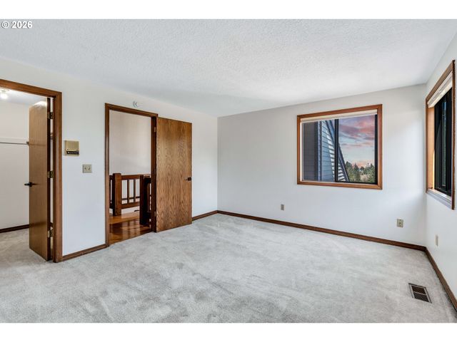 2005 CARRIAGE Way, West Linn, OR 97068