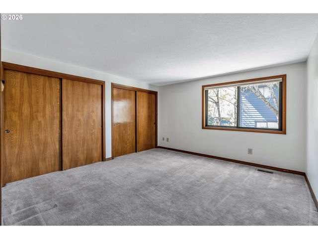 2005 CARRIAGE Way, West Linn, OR 97068