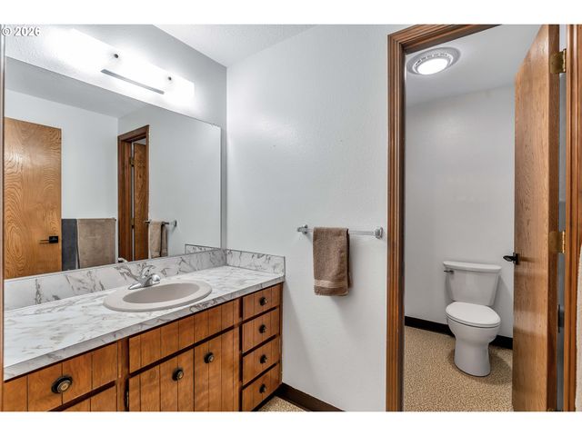 2005 CARRIAGE Way, West Linn, OR 97068