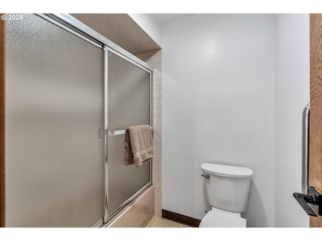 2005 CARRIAGE Way, West Linn, OR 97068