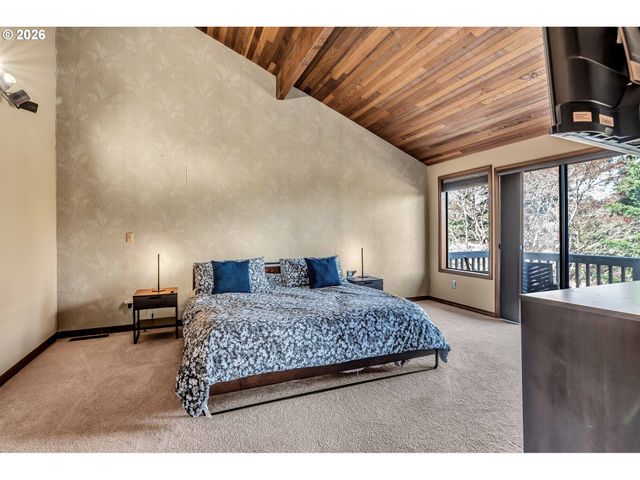 2005 CARRIAGE Way, West Linn, OR 97068