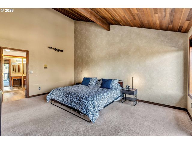 2005 CARRIAGE Way, West Linn, OR 97068