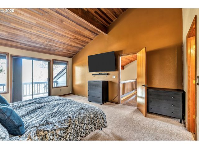 2005 CARRIAGE Way, West Linn, OR 97068