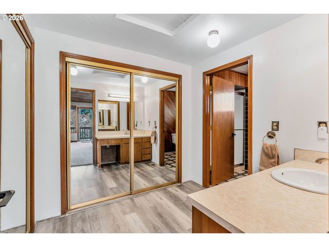 2005 CARRIAGE Way, West Linn, OR 97068