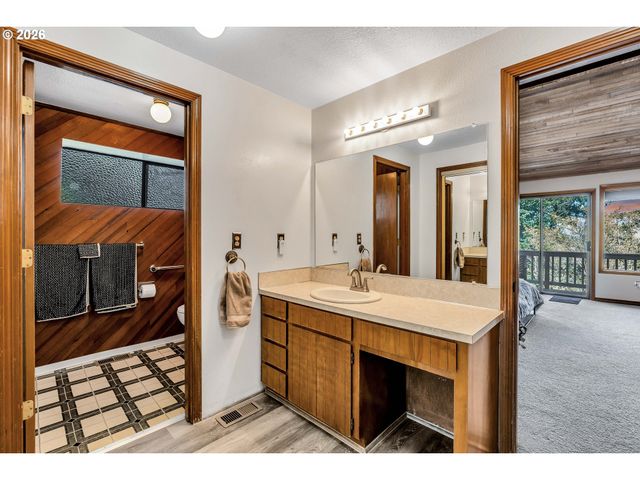 2005 CARRIAGE Way, West Linn, OR 97068