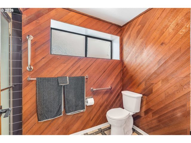 2005 CARRIAGE Way, West Linn, OR 97068