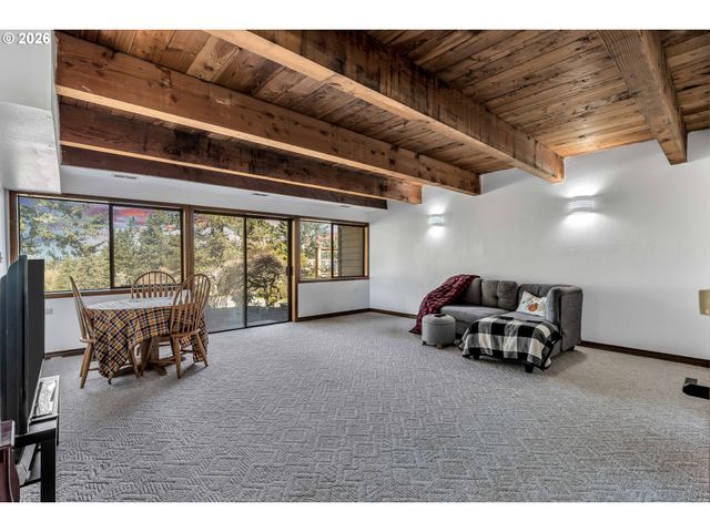 2005 CARRIAGE Way, West Linn, OR 97068