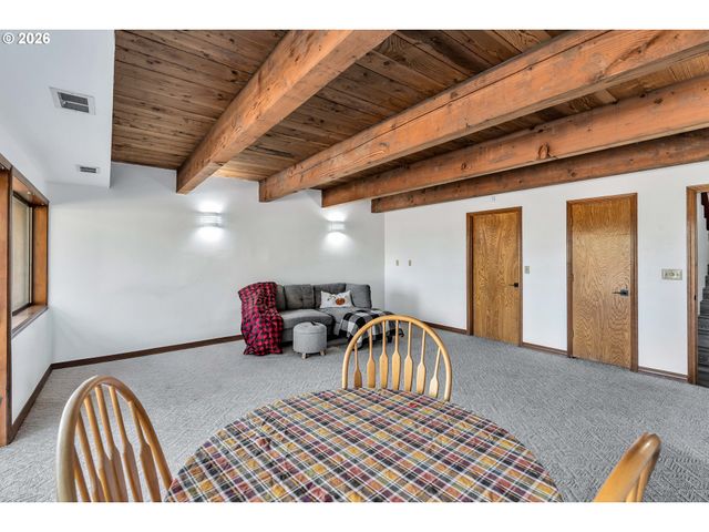 2005 CARRIAGE Way, West Linn, OR 97068