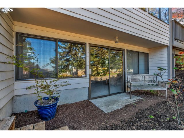 2005 CARRIAGE Way, West Linn, OR 97068