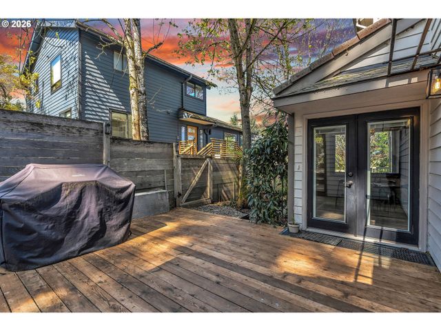 2005 CARRIAGE Way, West Linn, OR 97068