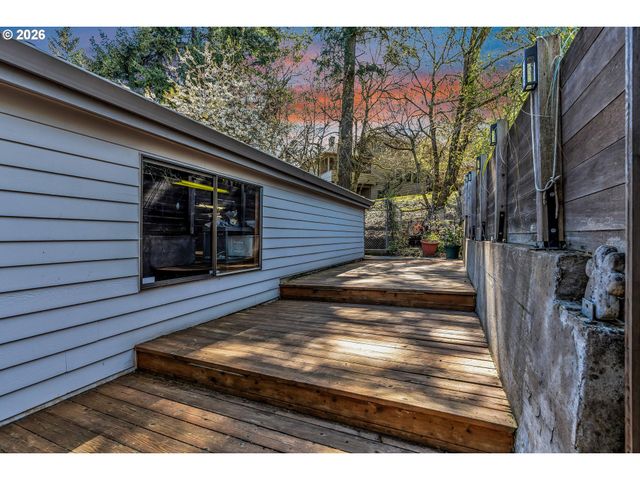 2005 CARRIAGE Way, West Linn, OR 97068