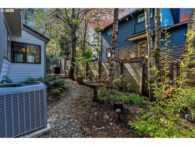 2005 CARRIAGE Way, West Linn, OR 97068