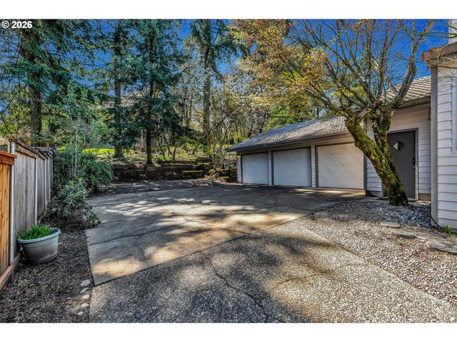 2005 CARRIAGE Way, West Linn, OR 97068