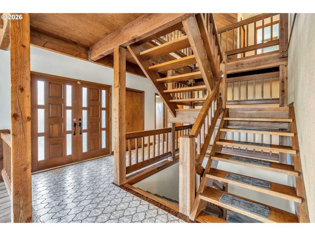 2005 CARRIAGE Way, West Linn, OR 97068