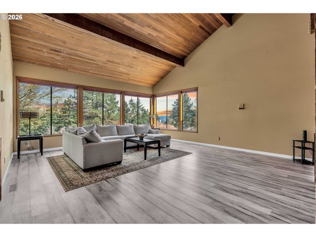 2005 CARRIAGE Way, West Linn, OR 97068