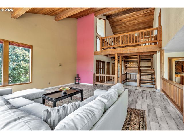 2005 CARRIAGE Way, West Linn, OR 97068