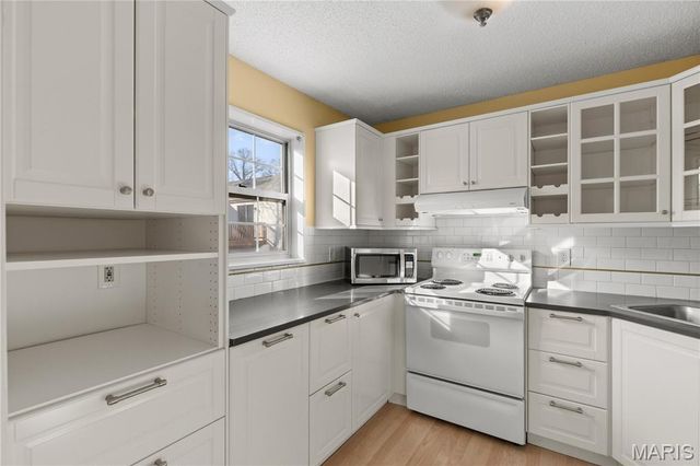 9192 Wrenwood Lane, Brentwood, MO 63144