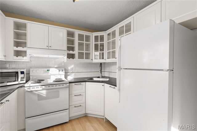 9192 Wrenwood Lane, Brentwood, MO 63144