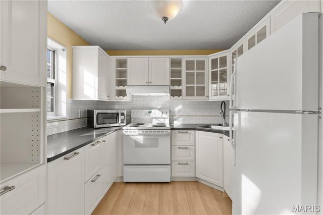 9192 Wrenwood Lane, Brentwood, MO 63144