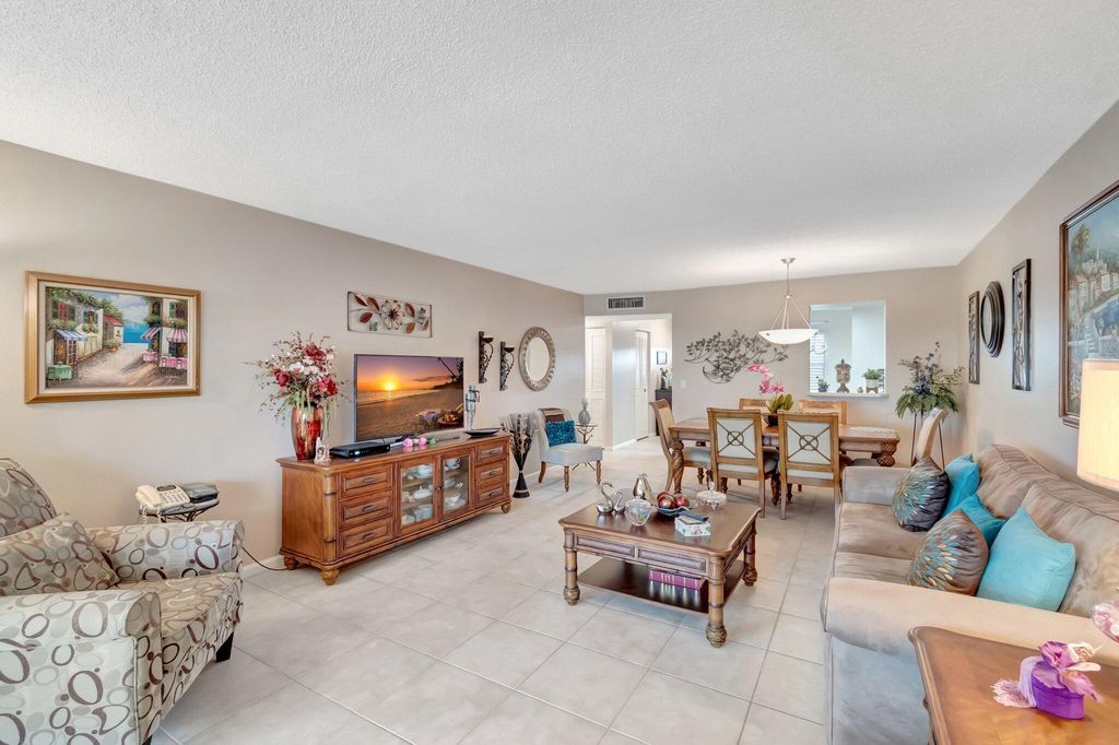 14747 Cumberland Drive 208, Delray Beach, FL 33446