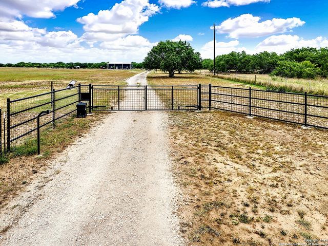 757 Joy, Floresville, TX 78114