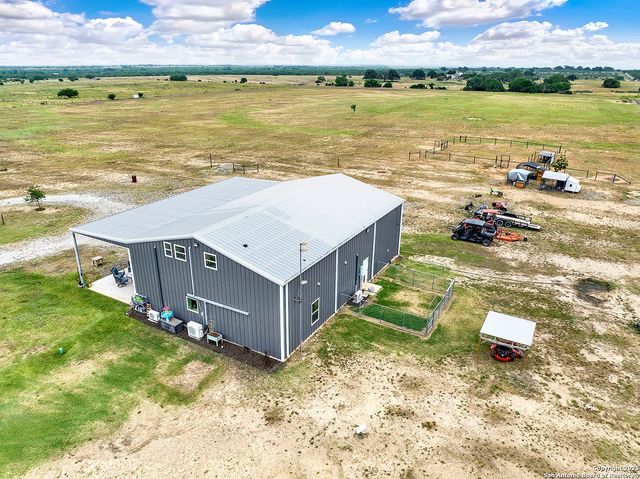 757 Joy, Floresville, TX 78114
