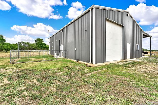 757 Joy, Floresville, TX 78114