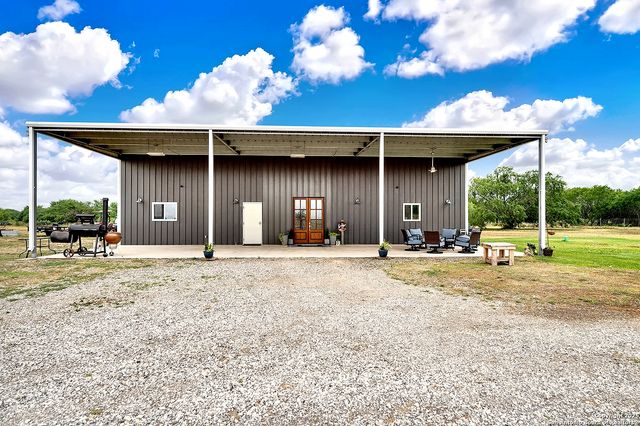 757 Joy, Floresville, TX 78114