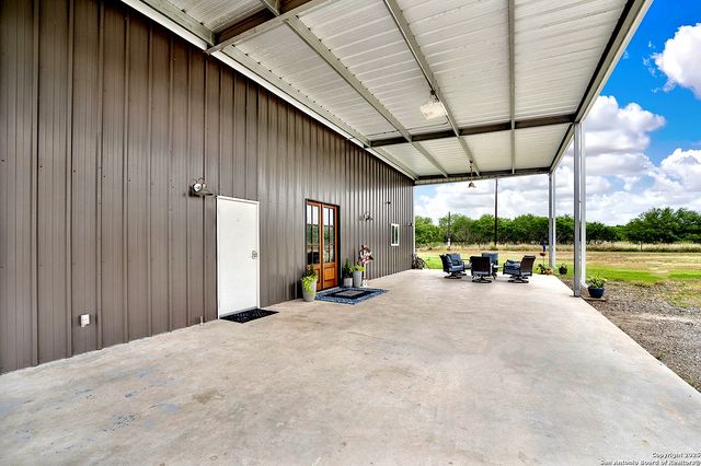 757 Joy, Floresville, TX 78114