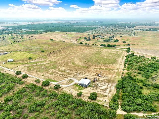 757 Joy, Floresville, TX 78114