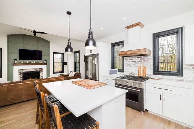 7 Ciana Rd, Rehoboth, MA 02769