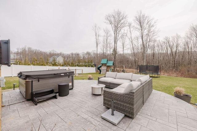 7 Ciana Rd, Rehoboth, MA 02769