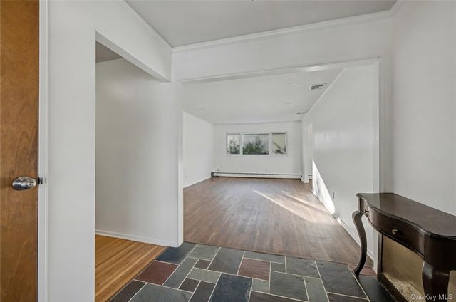 38 Park Drive E, Syosset, NY 11791