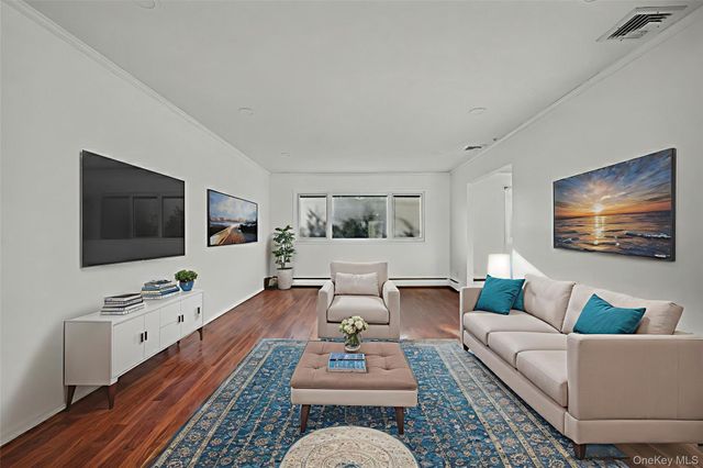 38 Park Drive E, Syosset, NY 11791