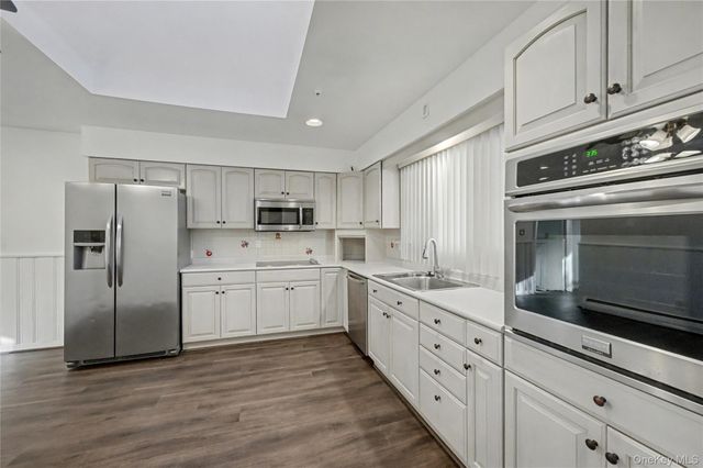 38 Park Drive E, Syosset, NY 11791