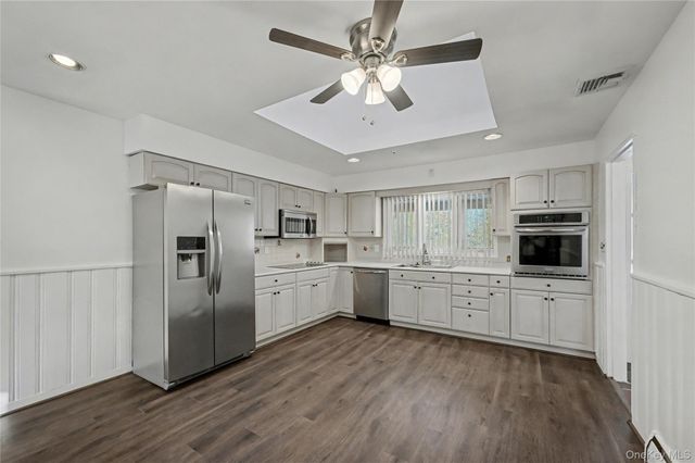 38 Park Drive E, Syosset, NY 11791