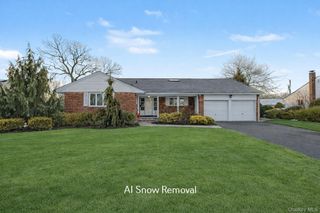 38 Park Drive E, Syosset, NY 11791