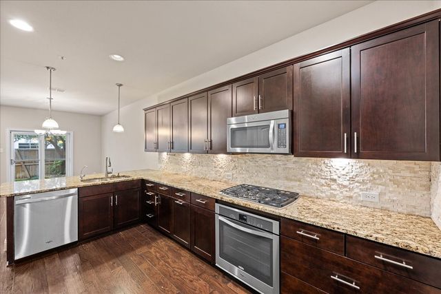 424 Hunt Drive, Lewisville, TX 75067