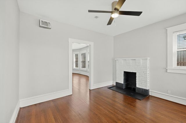 1000 N Carroll Avenue A, Dallas, TX 75204