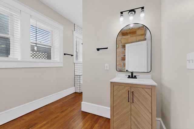 1000 N Carroll Avenue A, Dallas, TX 75204