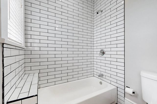 1000 N Carroll Avenue A, Dallas, TX 75204