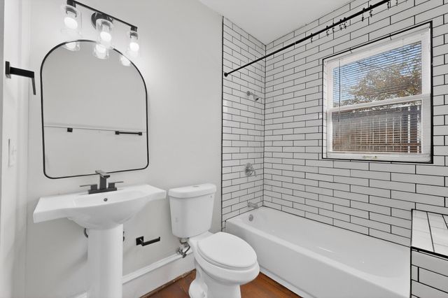 1000 N Carroll Avenue A, Dallas, TX 75204