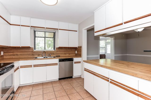 6215 PINE COVE Lane, Jacksonville, FL 32211