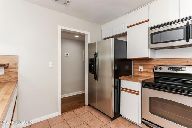 6215 PINE COVE Lane, Jacksonville, FL 32211