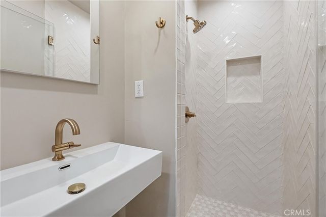 5225 Babcock, Valley Village, CA 91607