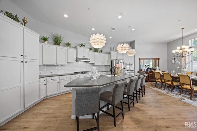 13514 Pixton Avenue, Bakersfield, CA 93311