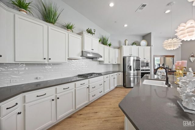 13514 Pixton Avenue, Bakersfield, CA 93311