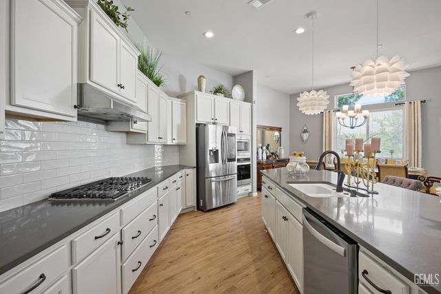 13514 Pixton Avenue, Bakersfield, CA 93311